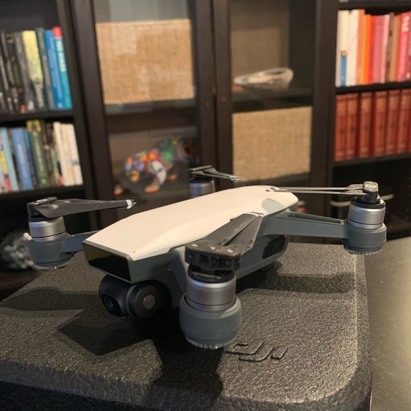 DJI SPARK DRONE - Picture 5 of 6
